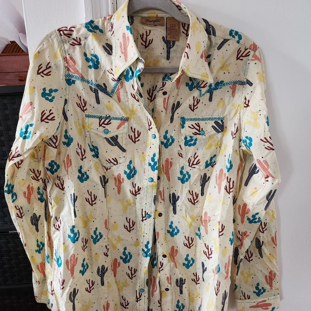 Wrangler womens shirt medium